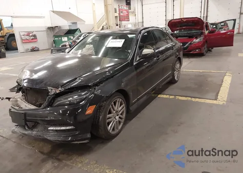 2009 Mercedes-Benz C 300 Luxury/Sport z USA, uszkodzony, nr VIN WDDGF54X99R064179